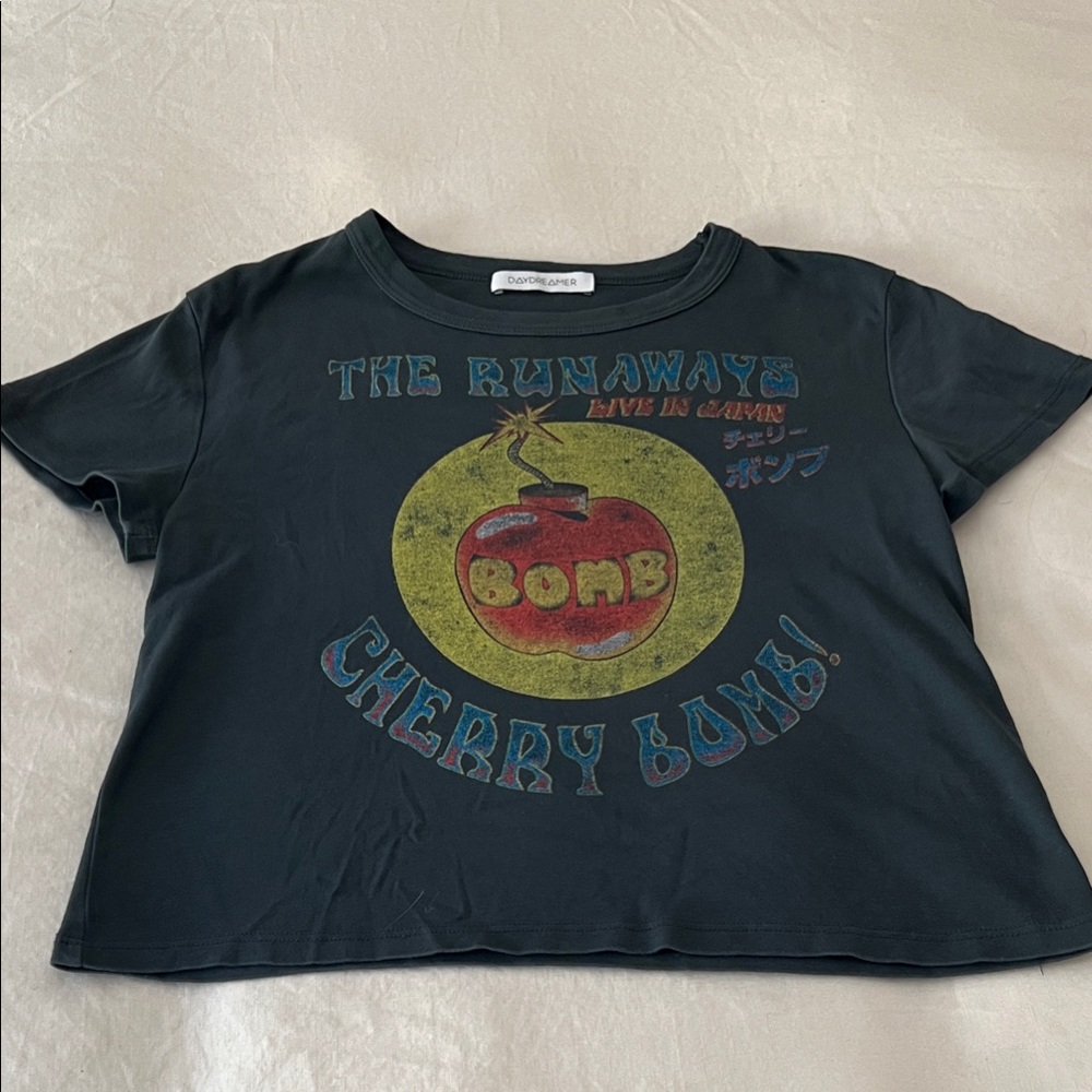 Daydreamer The Runaways Live in Japan Tour Cherry Bomb Tee - Picture 2 of 3